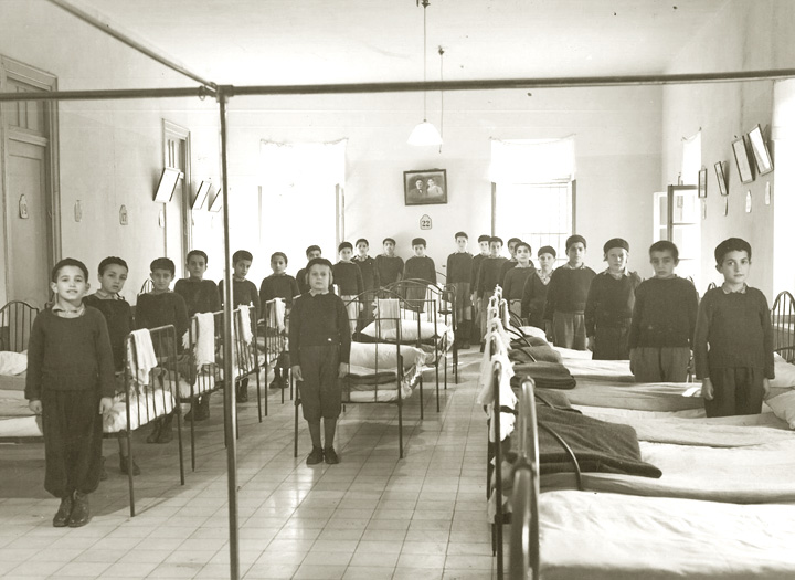 Une chambre de l'Orphelinat de Zion dans les années 1930.