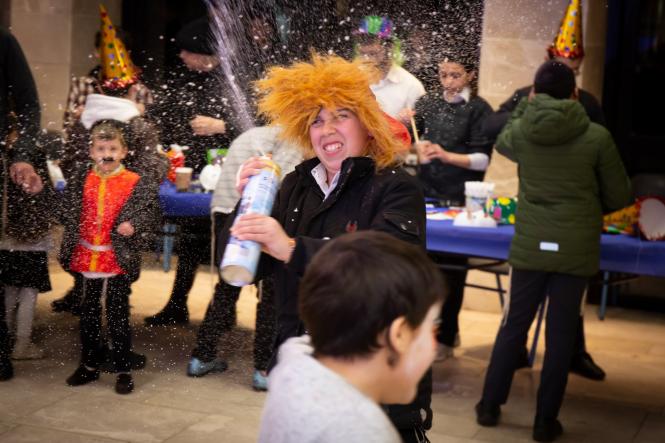 ילדי בית הילדים "ציון בלומנטל" מאחלים לכם חג פורי...