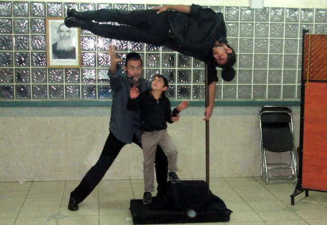 The Zion boys enjoyed the magic of the well known Israeli magician, Shimi Luzini.
