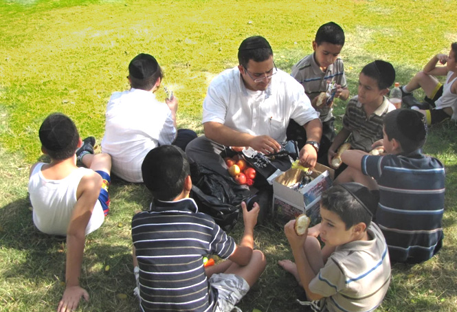 בכל יום חוזרים ילדי בית הילדים "ציון בלומנטל"...